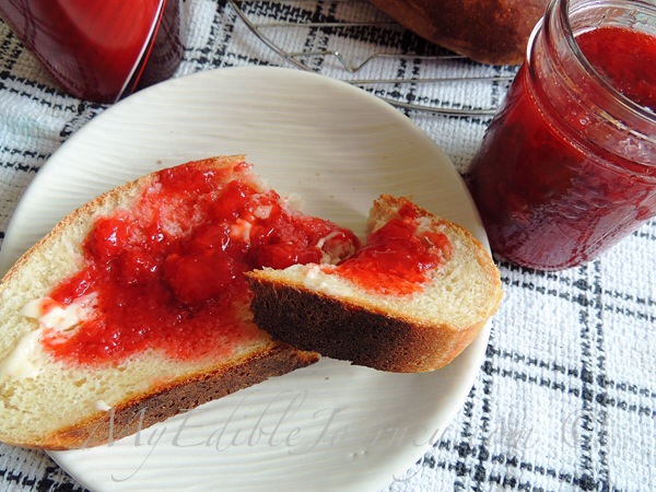 Crusty bread and strawberry jam |My Edible Journey